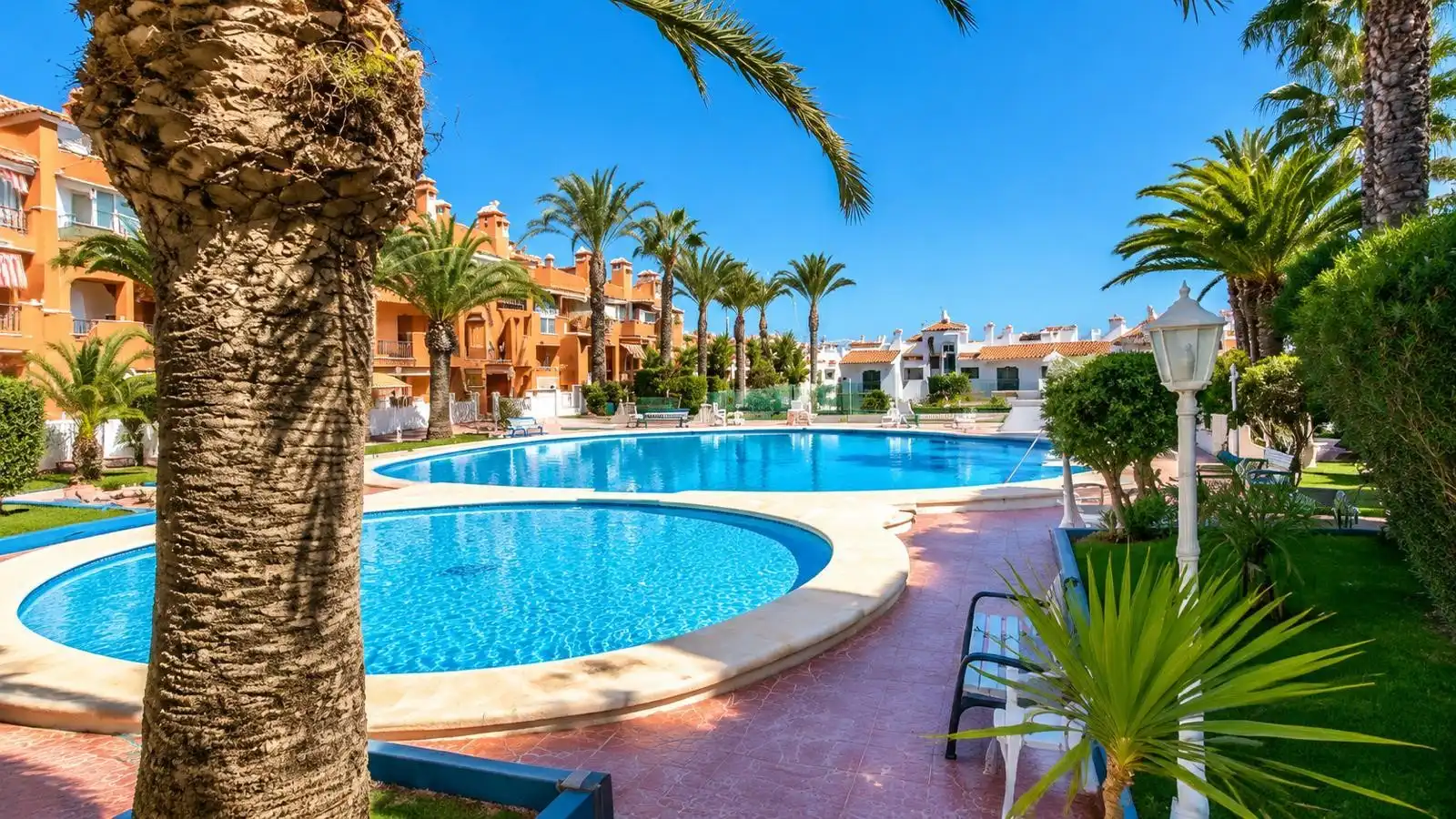 Schwimmbecken von Erdgeschoss zur Miete in Torrevieja mit Klimaanlage, Heizung und Terrasse