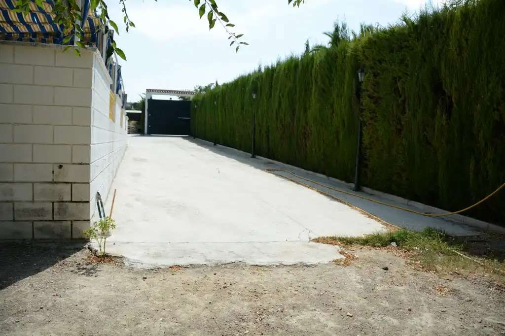 Parking of Country homes for sale in Lucena  with Air Conditioner, Private garden and Swimming Pool