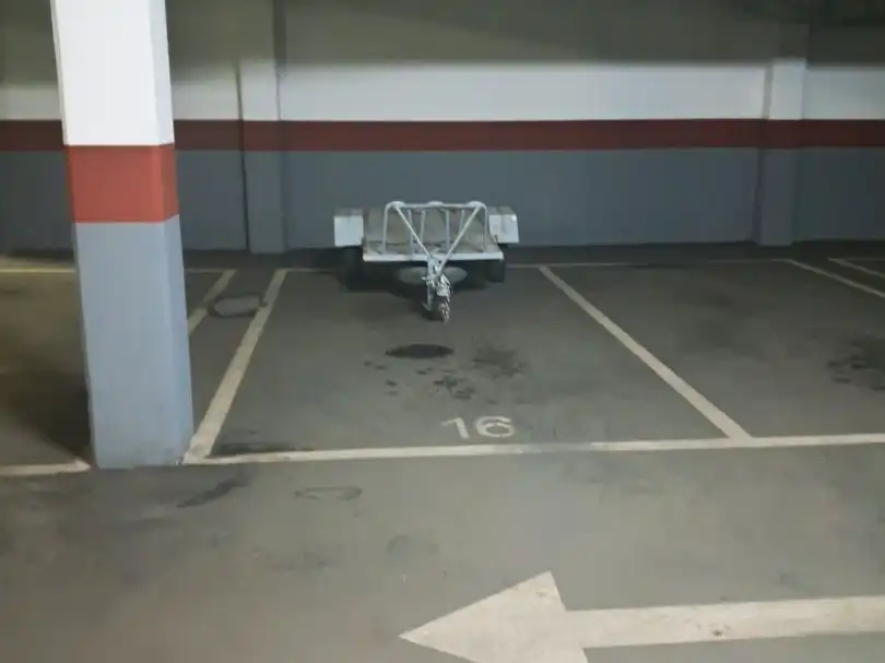 Parking of Garage for rent in Sur - PAU 4