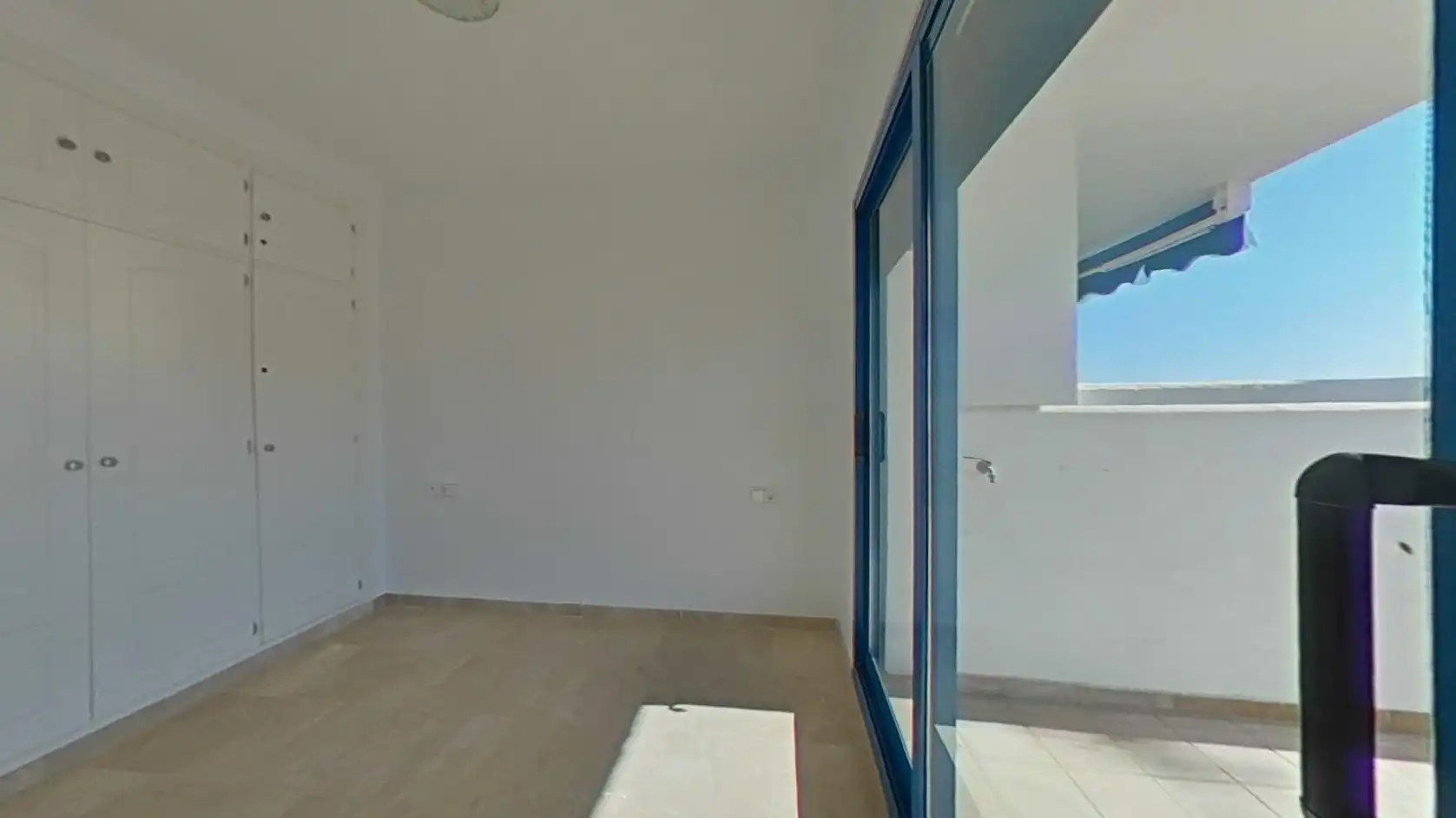Terrassa de Apartament en venda en Manilva amb Piscina