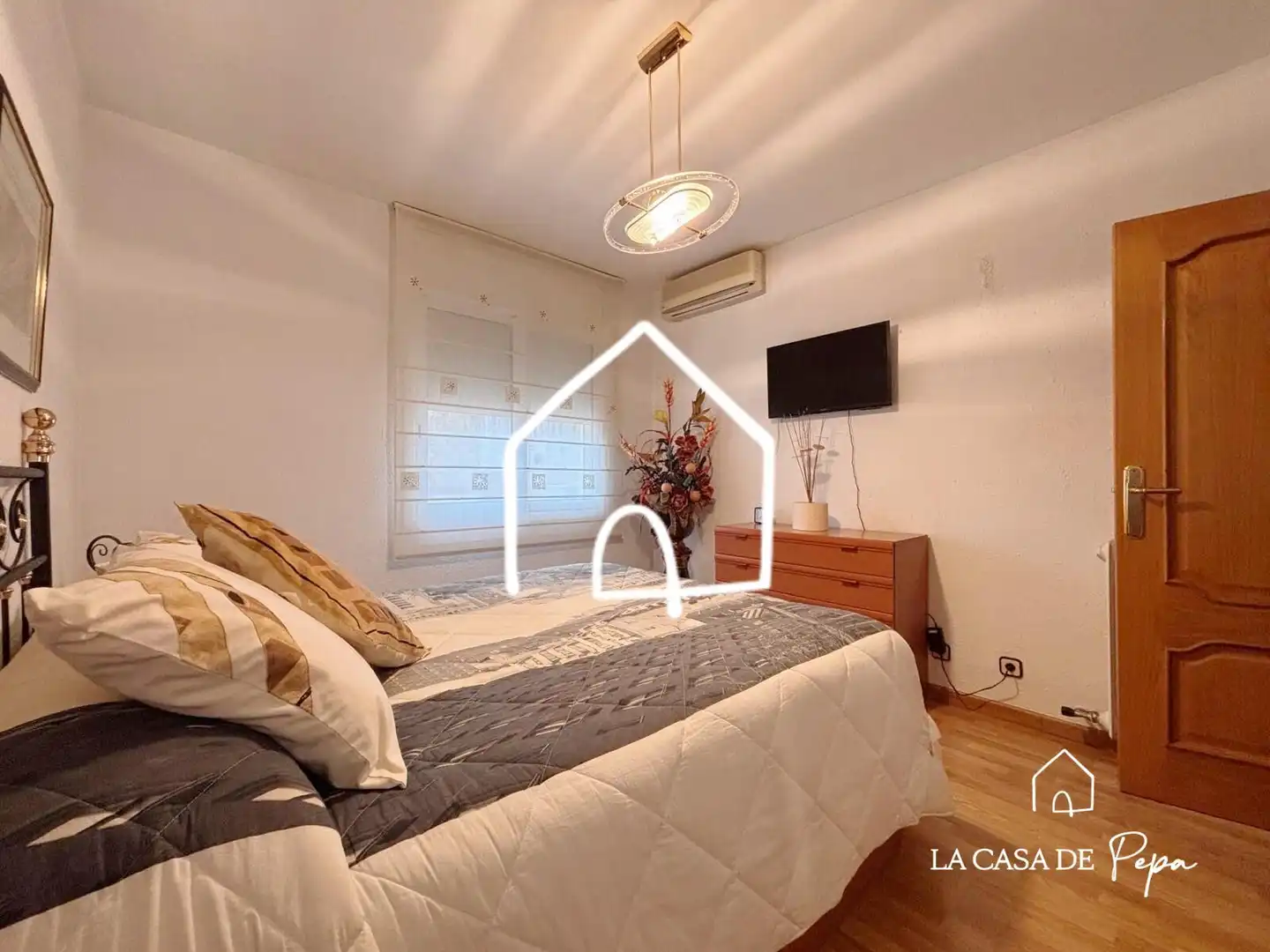 Habitación de Casa adosada en venta en Viladecans con Aire acondicionado, Calefacción y Jardín privado