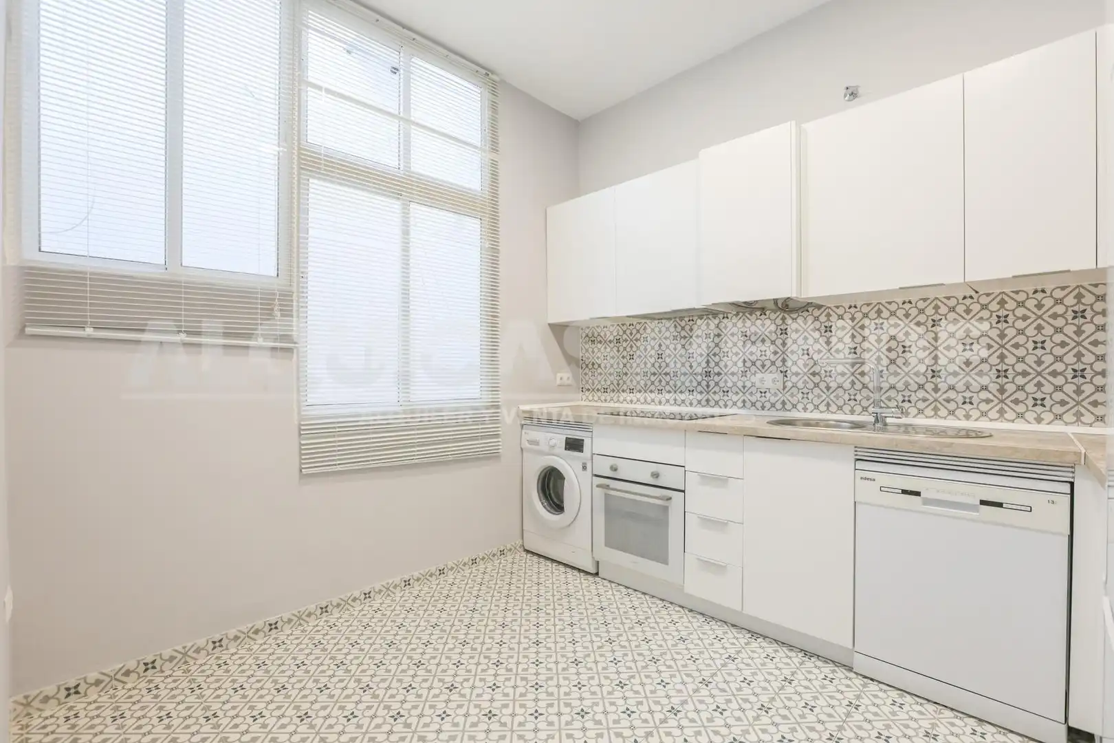 Kitchen of Apartments for rent in Sevilla  with Air Conditioner and Terrace