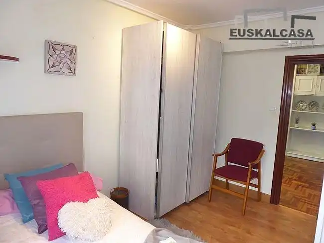 Schlafzimmer von Wohnung zum Verkauf in Bilbao  mit Heizung und Parkett