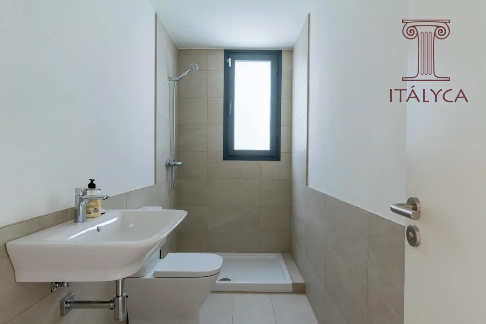 Bathroom of Detached homes for sale in Mairena del Aljarafe  with Heating, Private garden and Terrace