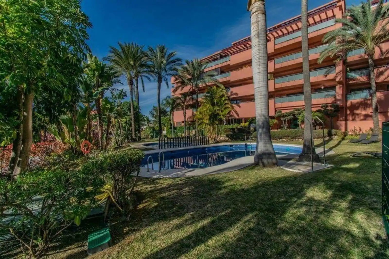 Apartamento con piscina en venta en Estepona Pueblo, imagen 4