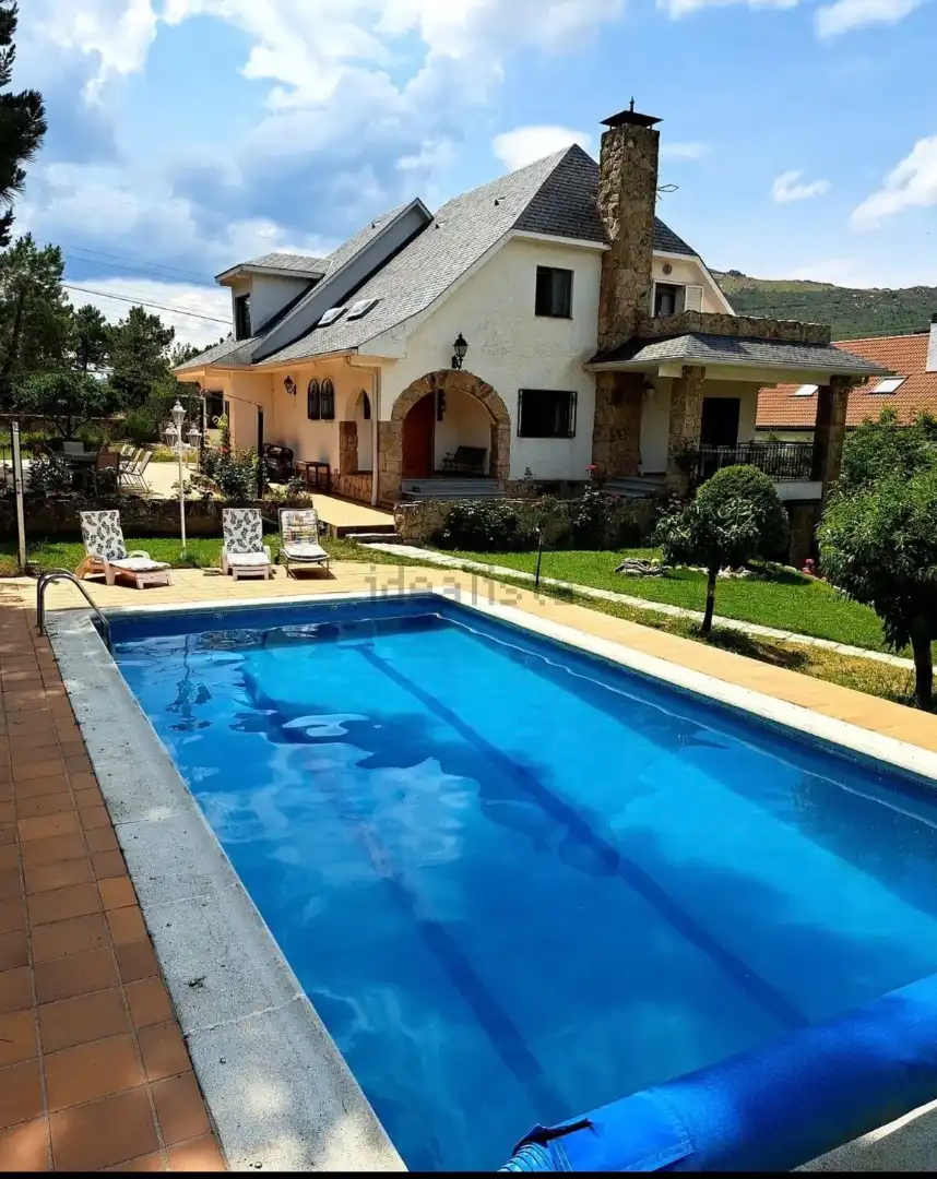 Piscina de Casa o xalet de lloguer en Becerril de la Sierra amb Aire condicionat, Calefacció i Jardí privat