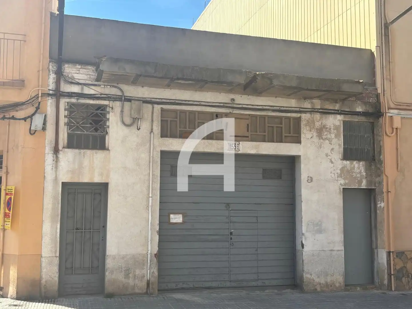 Vista exterior de Nau industrial en venda en Terrassa