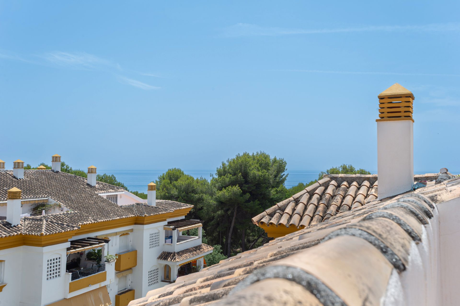 Vista exterior de Àtic en venda en Marbella amb Aire condicionat, Terrassa i Moblat