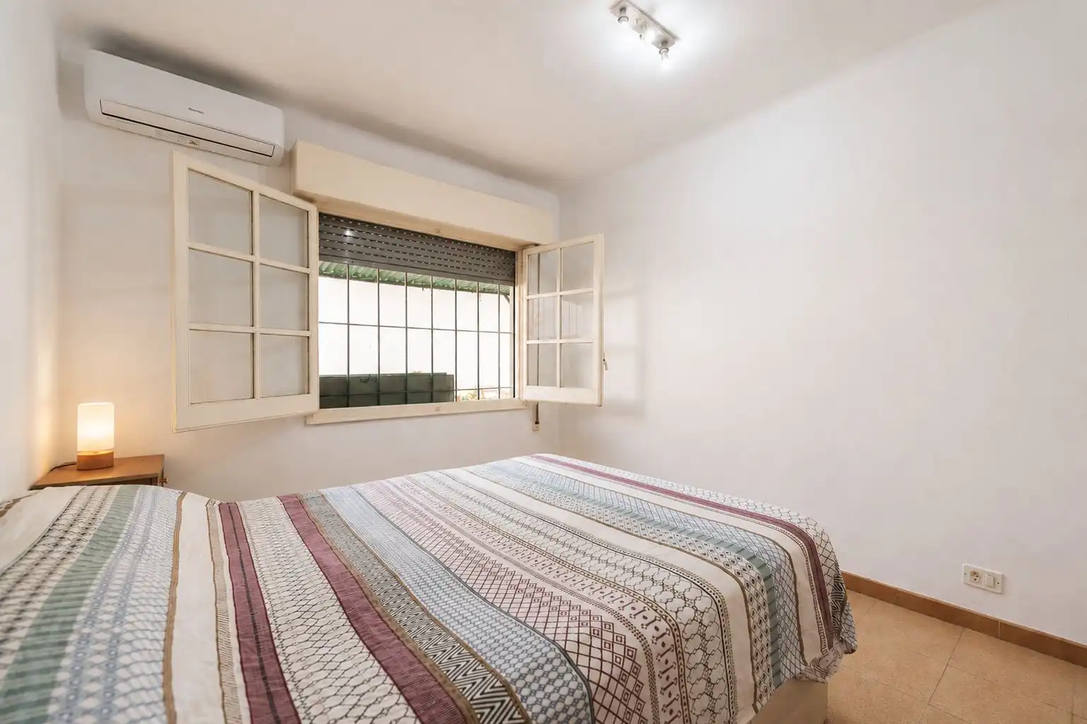 Habitación de Casa adosada en venta en Salt