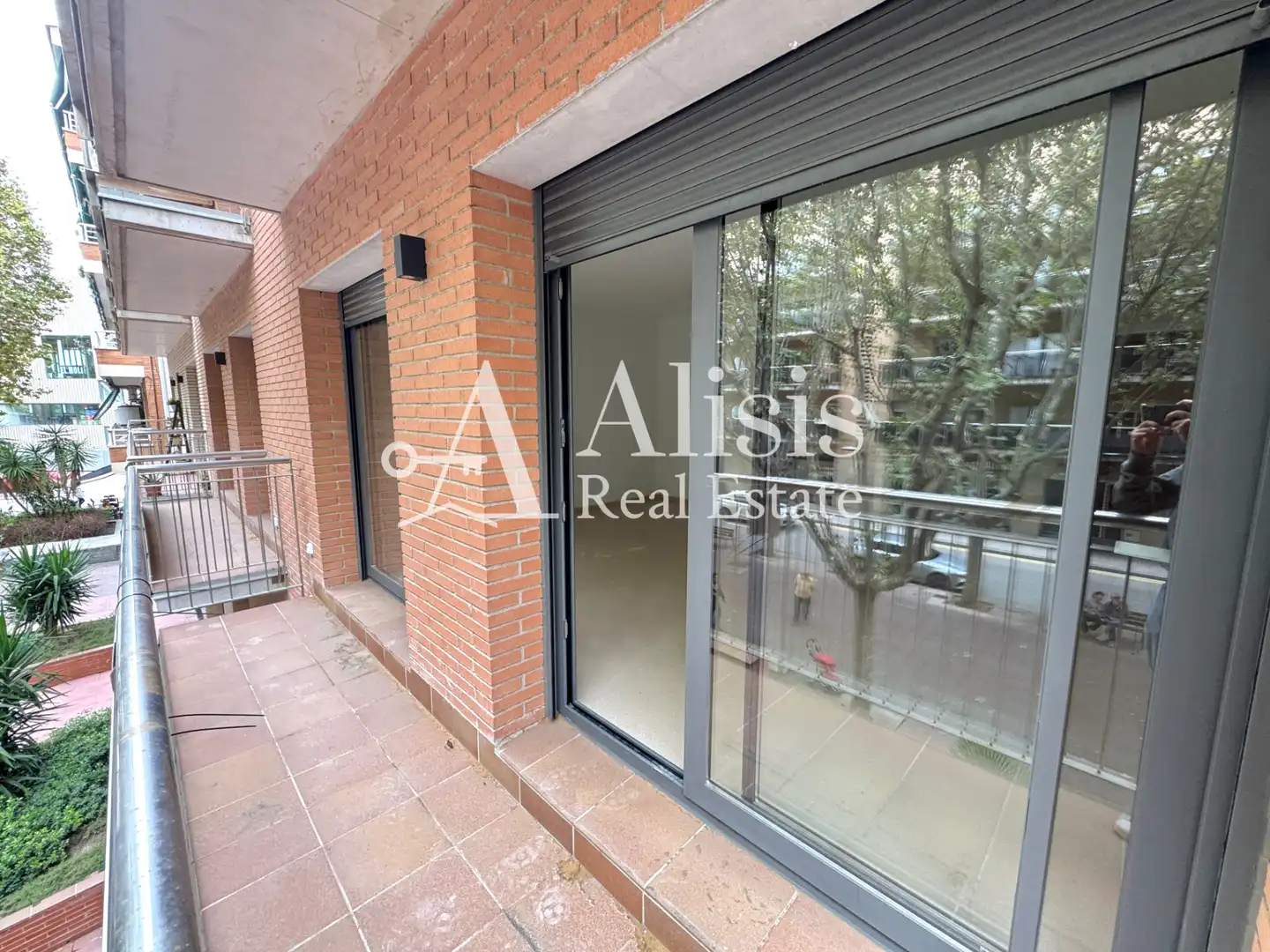 Vista exterior de Oficina de alquiler en Molins de Rei, Barcelona