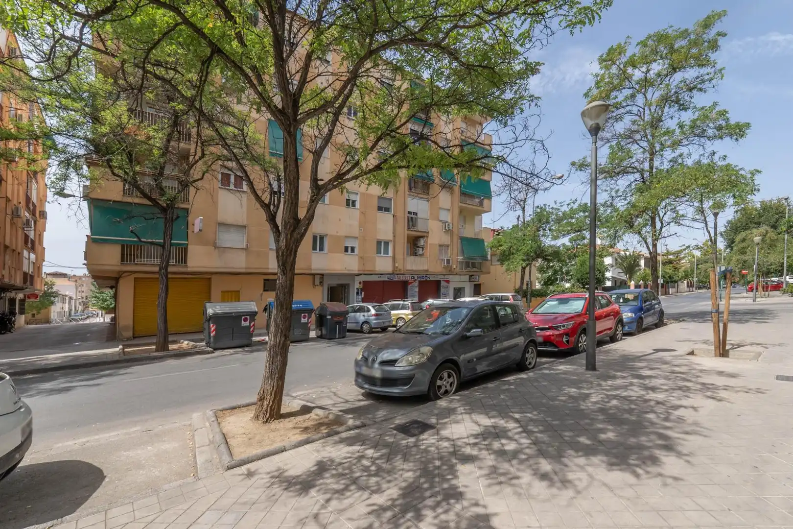 Vista exterior de Piso en venta en Granada con Aire acondicionado y Amueblado