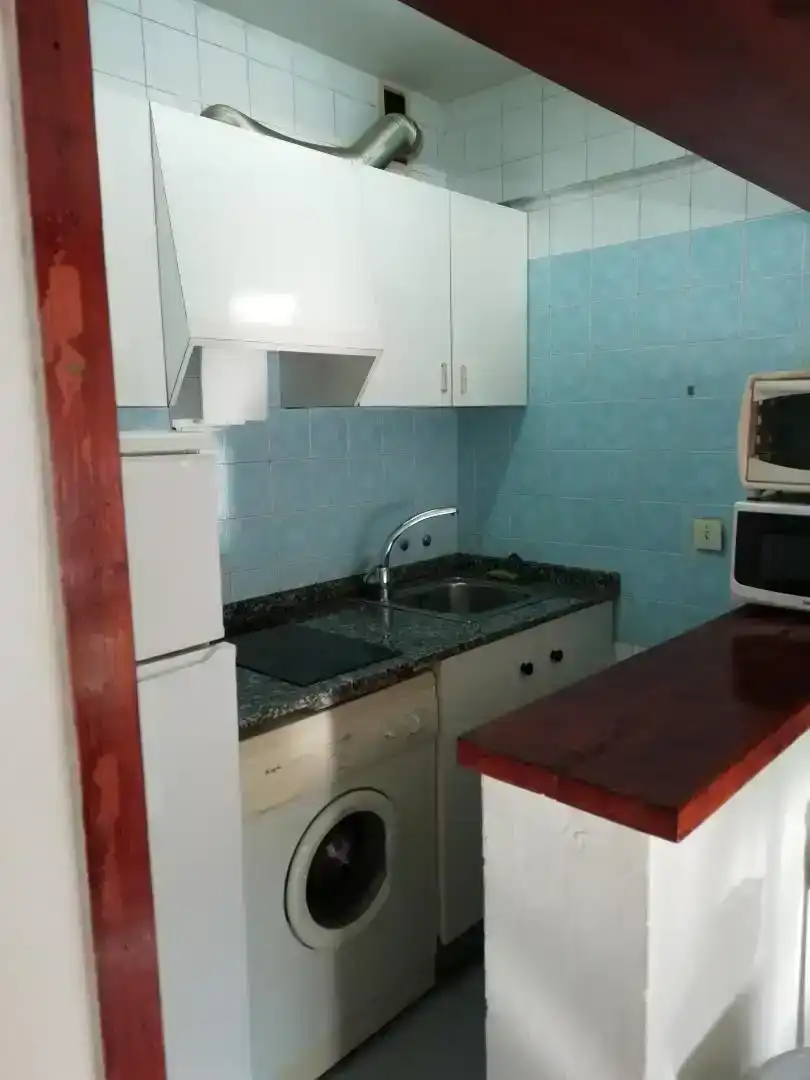 Cuina de Estudi en venda en Santiago de Compostela  amb Moblat, Forn i Rentadora