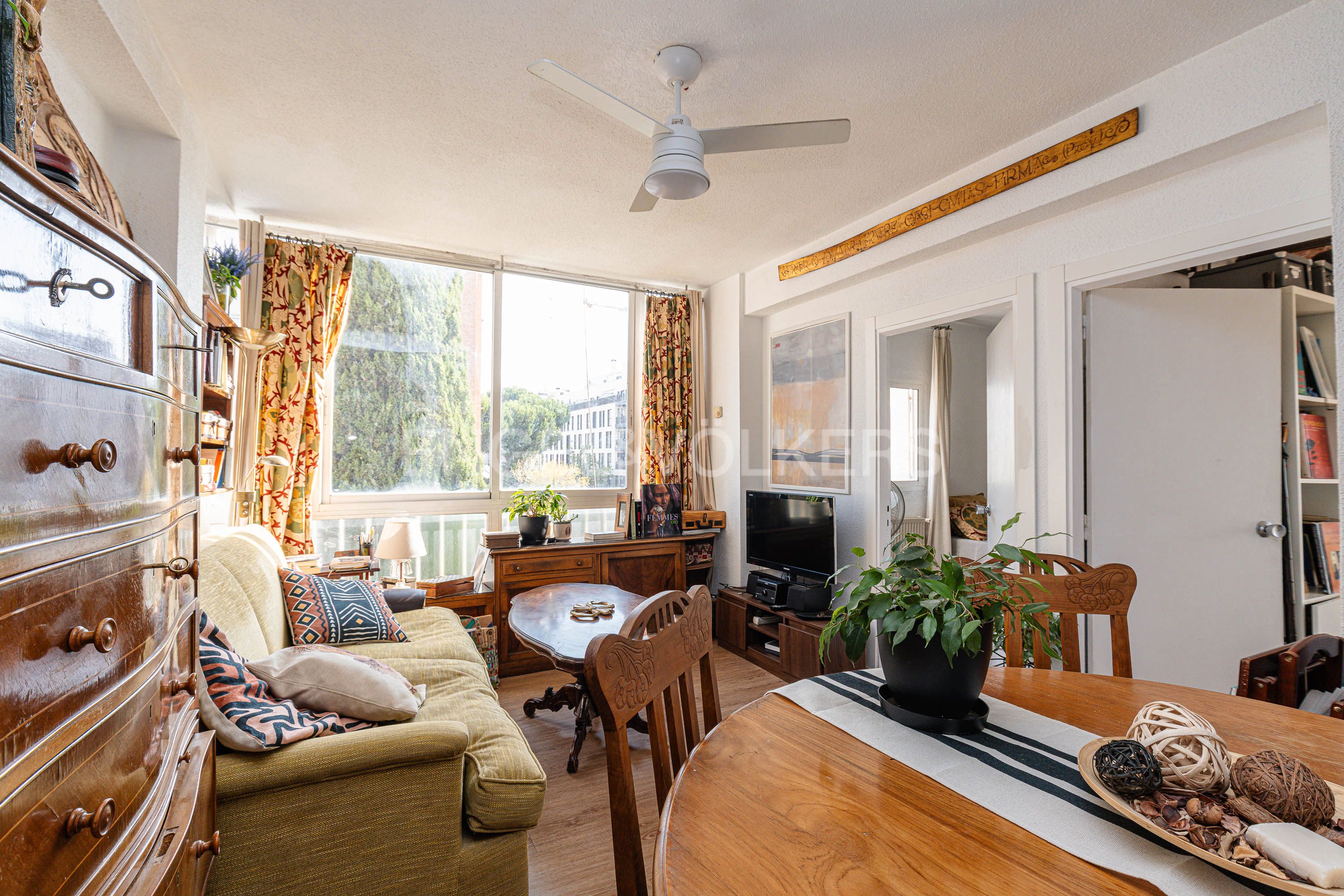 Sala d'estar de Apartament en venda en  Madrid Capital amb Aire condicionat, Calefacció i Moblat