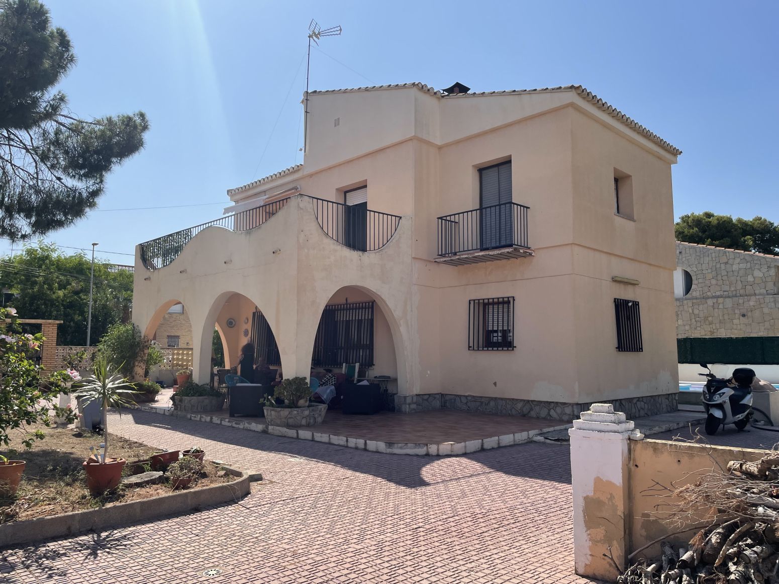 Vista exterior de Casa o xalet en venda en Moncada amb Jardí privat, Terrassa i Piscina