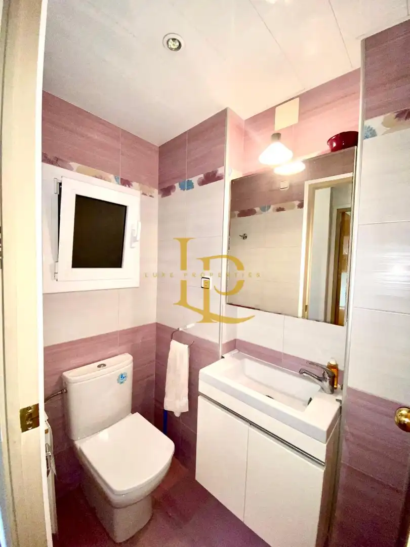 Baño de Piso en venta en Barcelona con Calefacción, Terraza y Horno