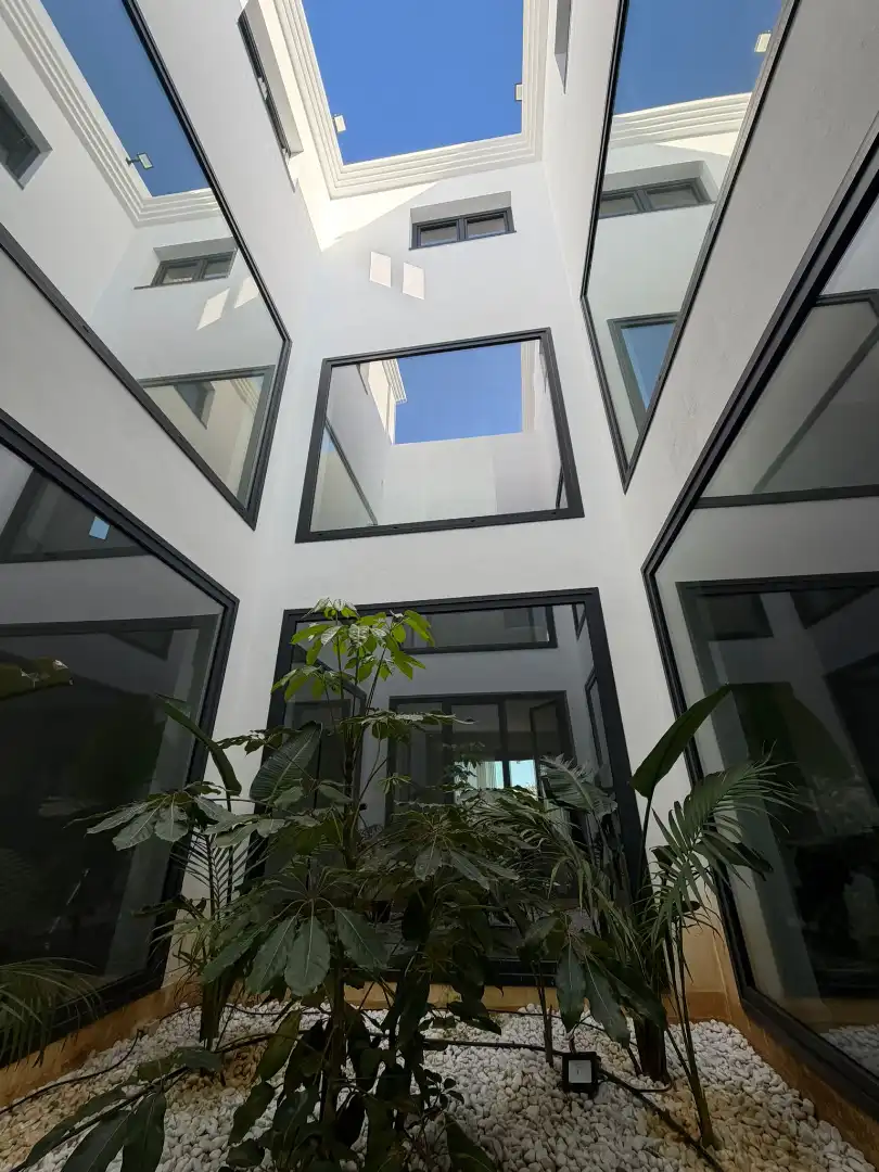 Außenansicht von Haus oder Chalet zur Miete in Sotogrande mit Klimaanlage, Privatgarten und Terrasse