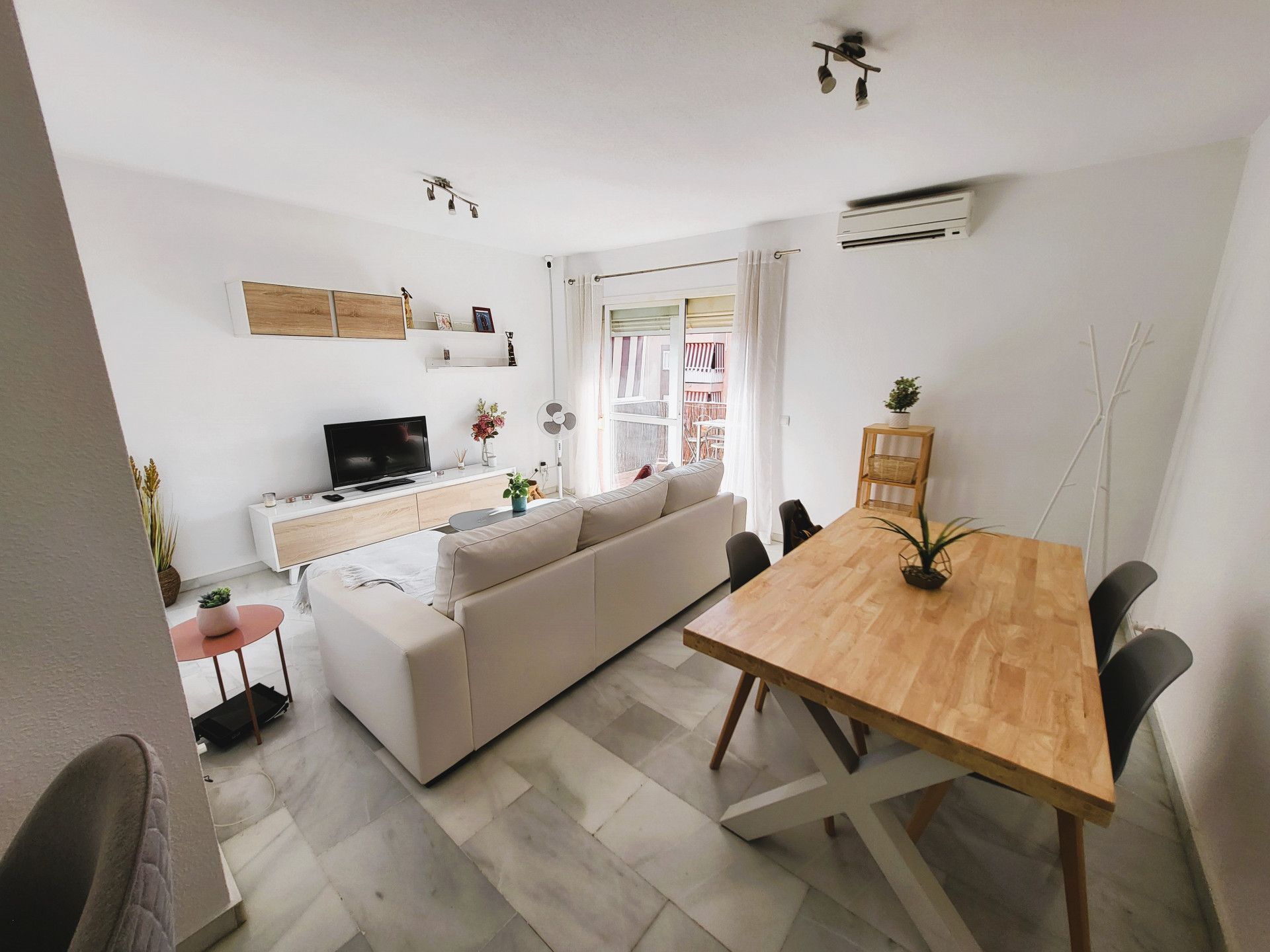 Living room of Apartment for sale in Estepona  with Air Conditioner, Terrace and Balcony