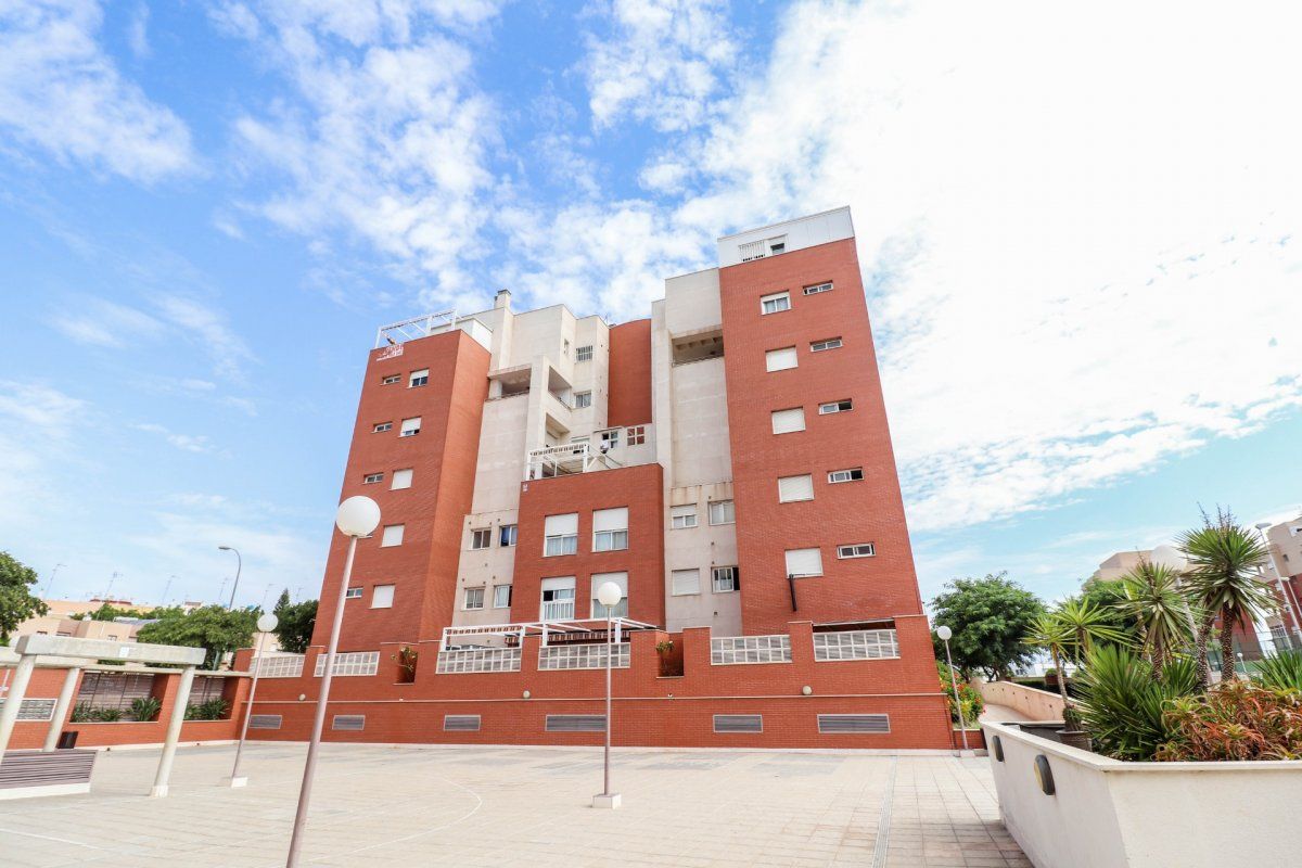 Exterior view of Flat to rent in  Almería Capital  with Terrace and Community pool
