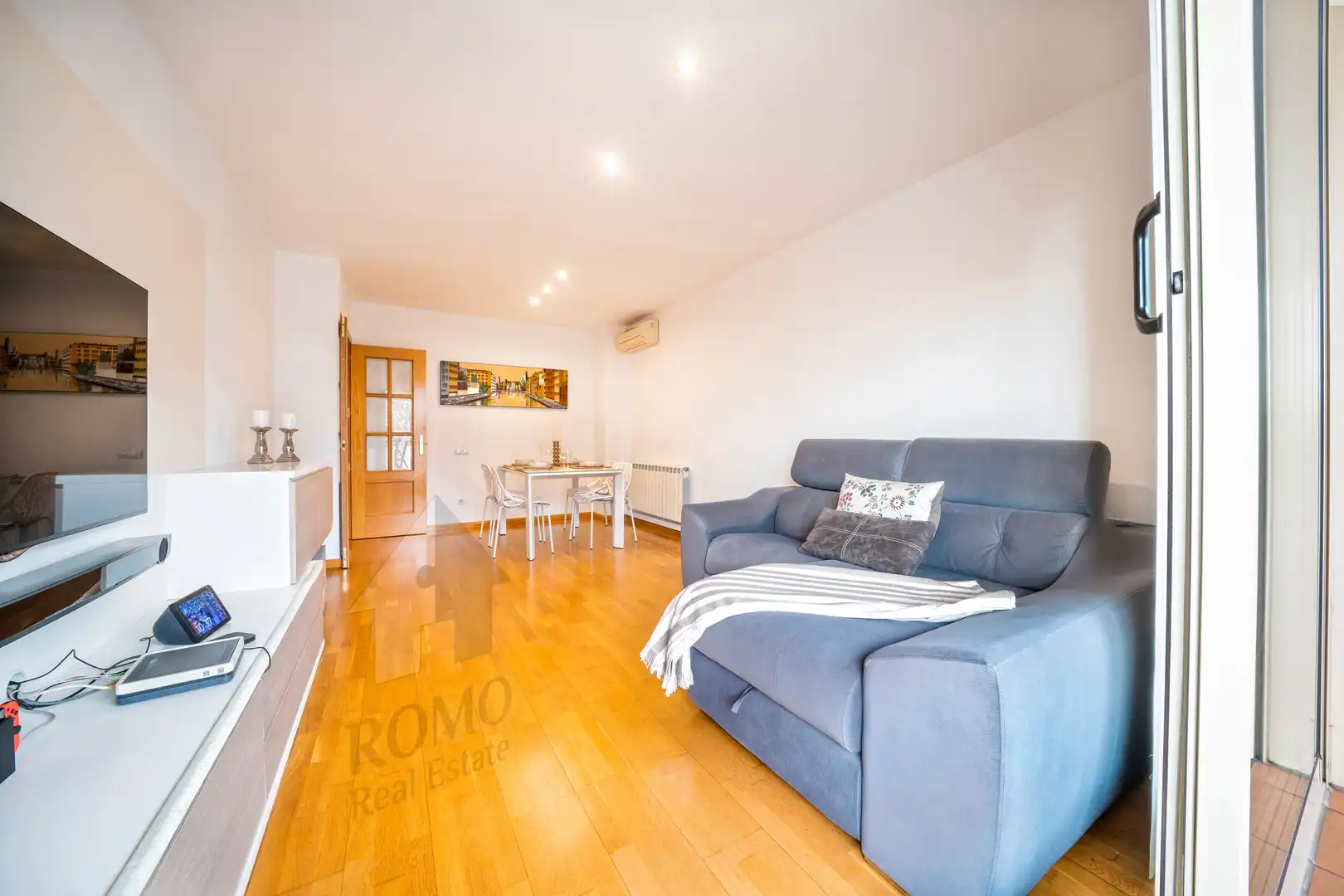 Sala de estar de Piso en venta en Santa Perpètua de Mogoda con Aire acondicionado, Calefacción y Parquet