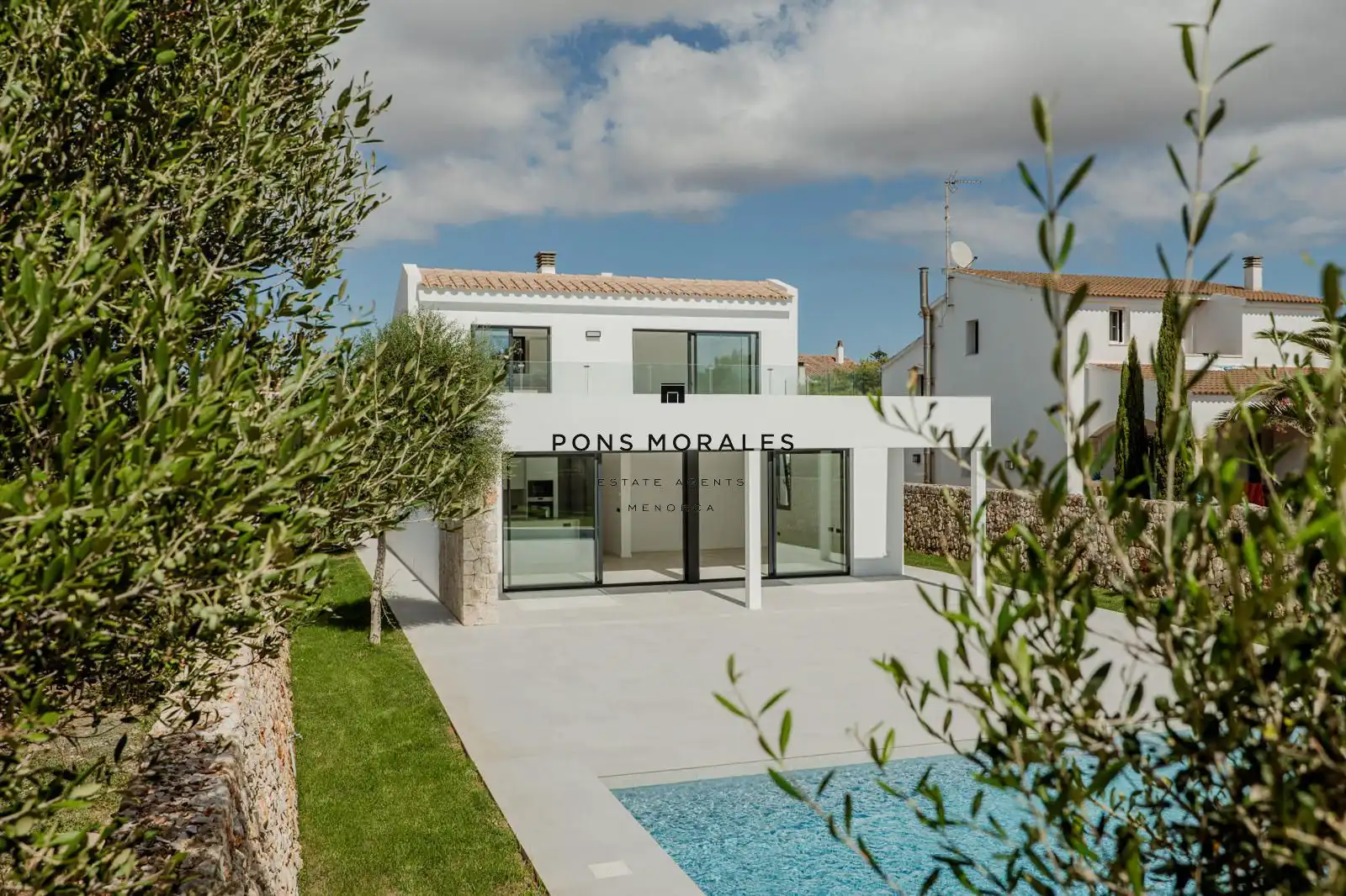 Xalet amb terrassa en venda a Cala Blanca
