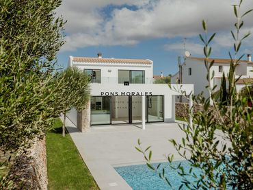 Villa avec balcon à vendre à Cala Blanca