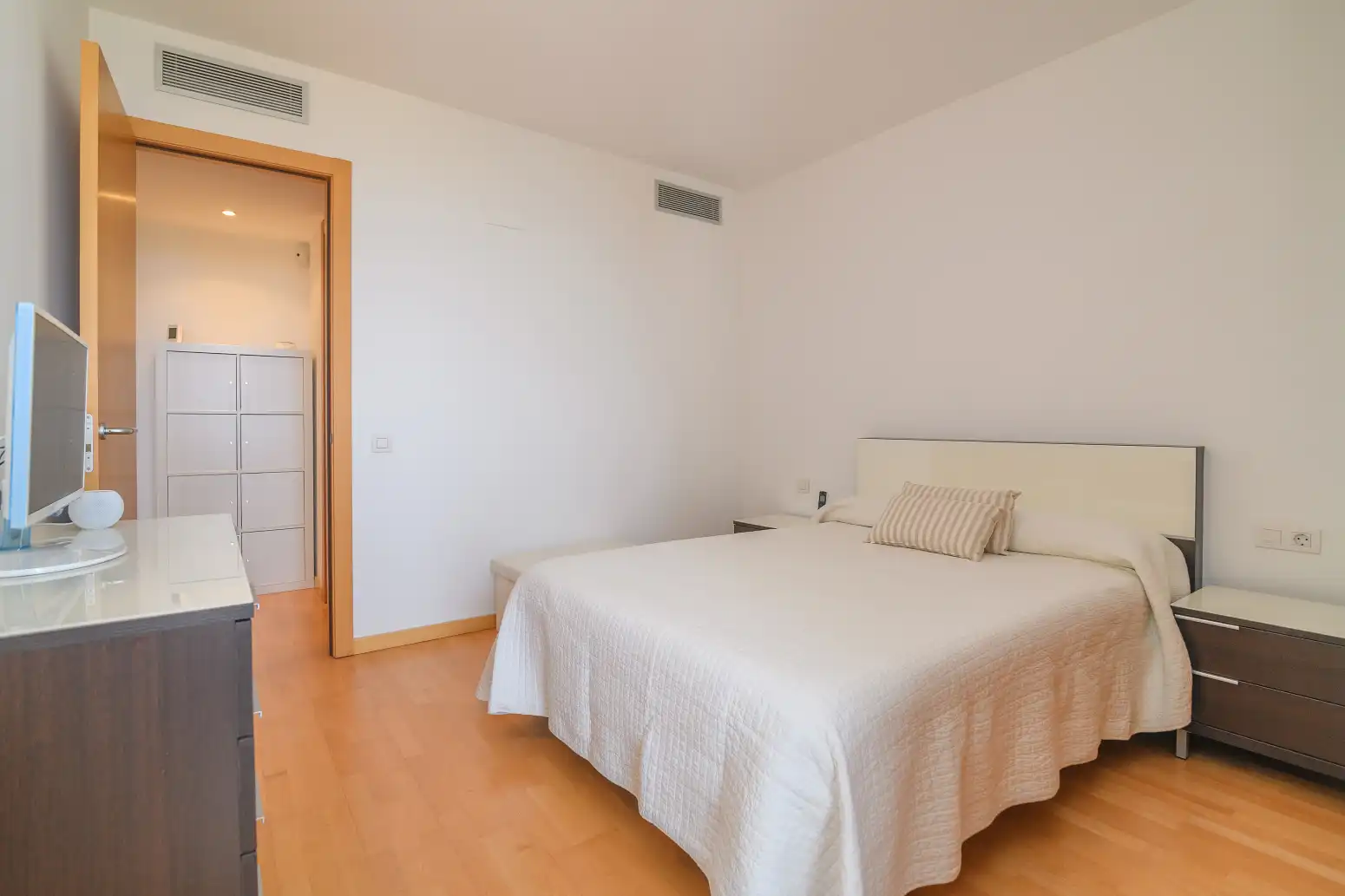 Habitación de Piso en venta en Viladecans con Aire acondicionado, Calefacción y Jardín privado