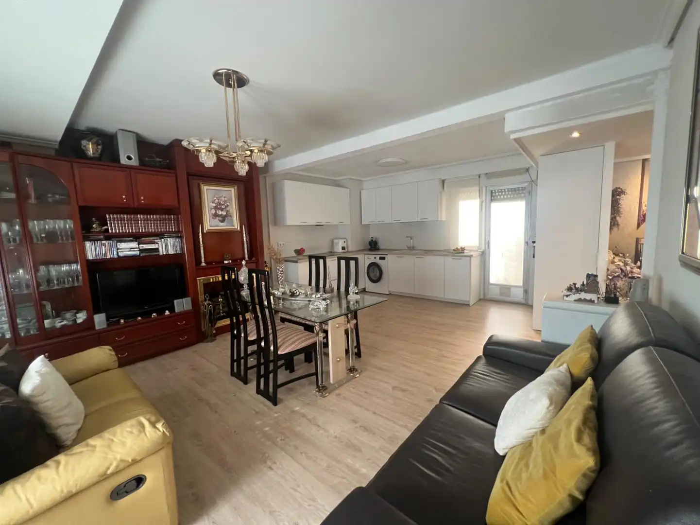 Sala de estar de Piso en venta en  Logroño con Calefacción, Trastero y Balcón