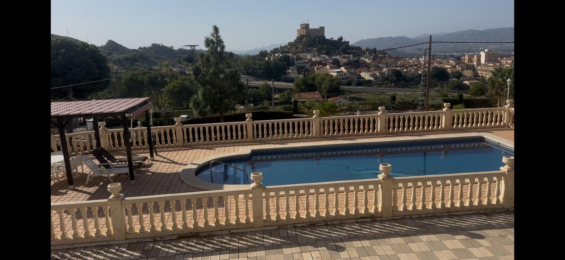 Piscina de Casa o xalet en venda en Petrer amb Jardí privat, Terrassa i Piscina
