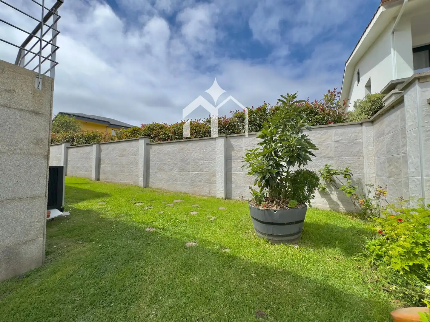 Vista exterior de Casa o xalet en venda en Cangas  amb Calefacció, Parquet i Terrassa