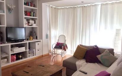 Living room of Flat for sale in  Sevilla Capital  with Air Conditioner, Heating and Private garden