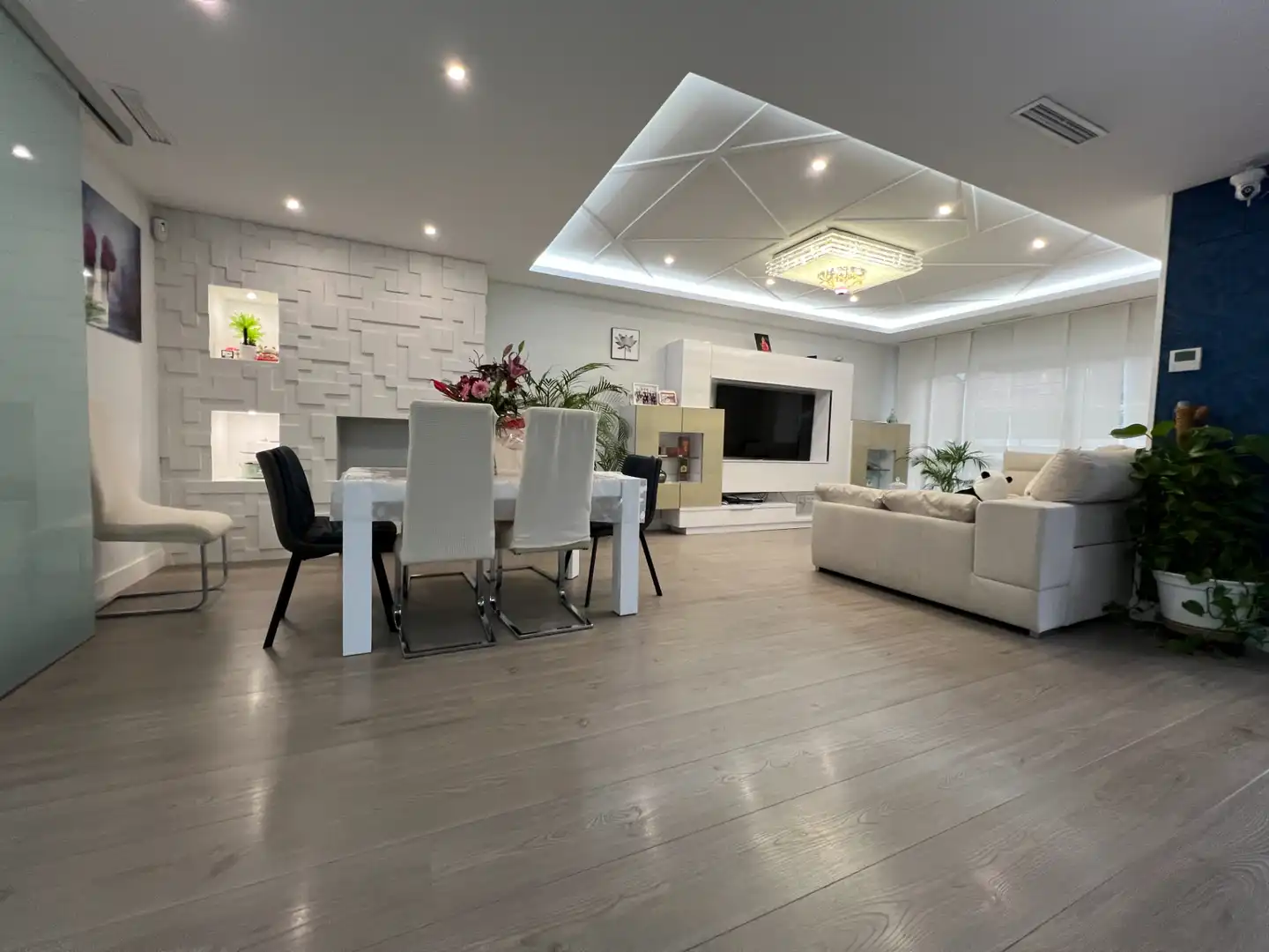 Sala d'estar de Casa o xalet en venda en Rivas-Vaciamadrid amb Aire condicionat, Calefacció i Jardí privat