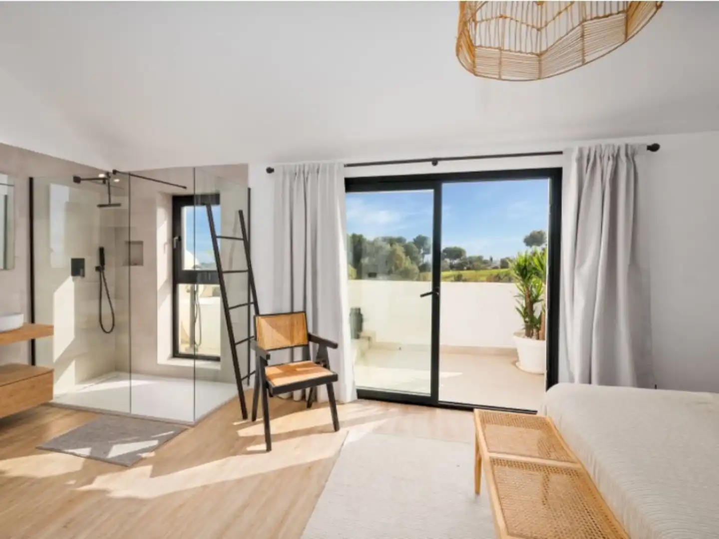 Bedroom of Houses for sale in Marbella  with Air Conditioner, Terrace and Community pool