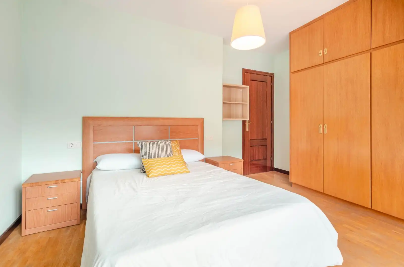 Habitación de Piso en venta en Mieres (Asturias) con Calefacción, Amueblado y Balcón