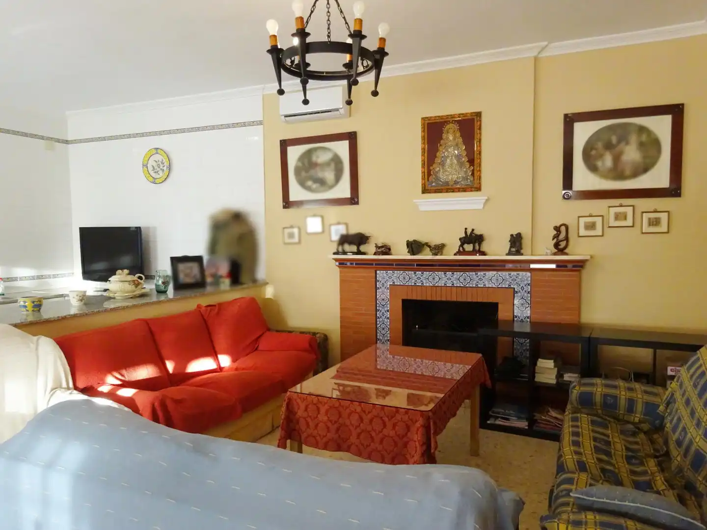 Living room of Houses for sale in Sanlúcar la Mayor  with Air Conditioner, Private garden and Storage room