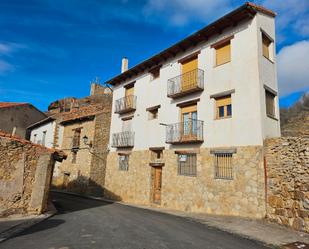 Vista exterior de Apartament en venda en Valdelinares amb Parquet, Traster i Moblat