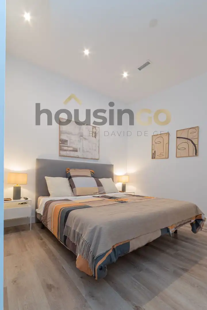 Flat for rent in Madrid  with Air Conditioner, Heating and Furnished