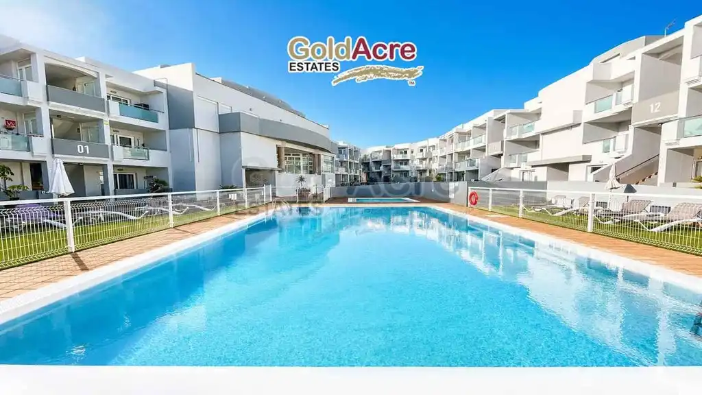 Swimming pool of Apartments for sale in La Oliva