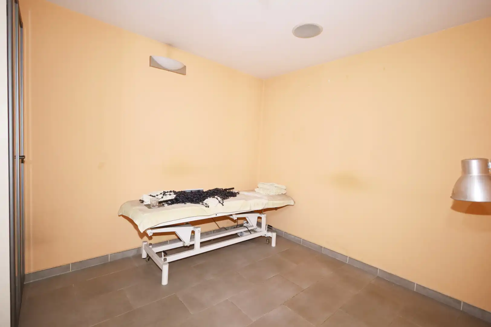 Schlafzimmer von Geschaftsraum zur Miete in Madrid mit Klimaanlage, Heizung und Möbliert