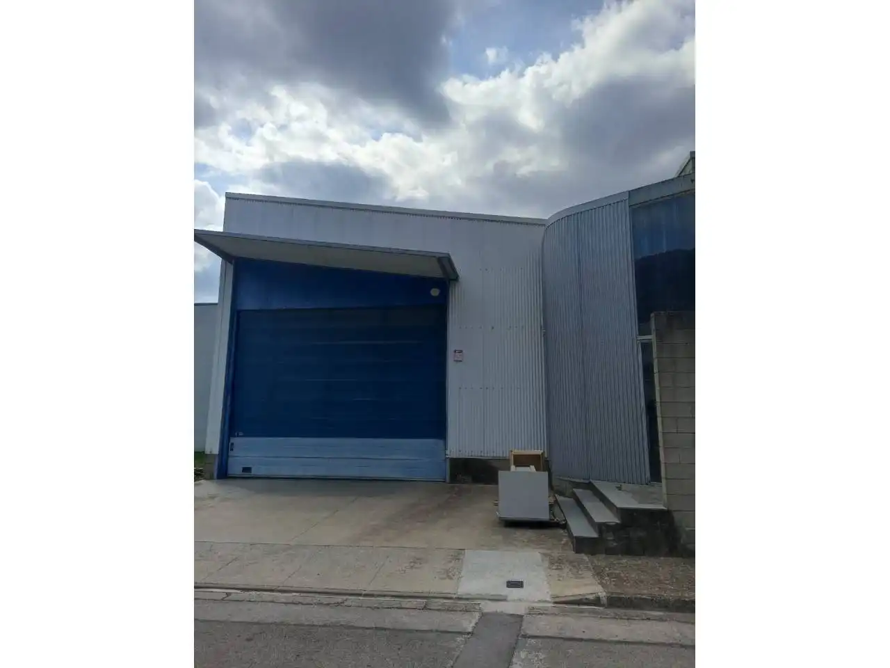 Nave industrial in vendita a Avenida Alba Rosa, imagen 3
