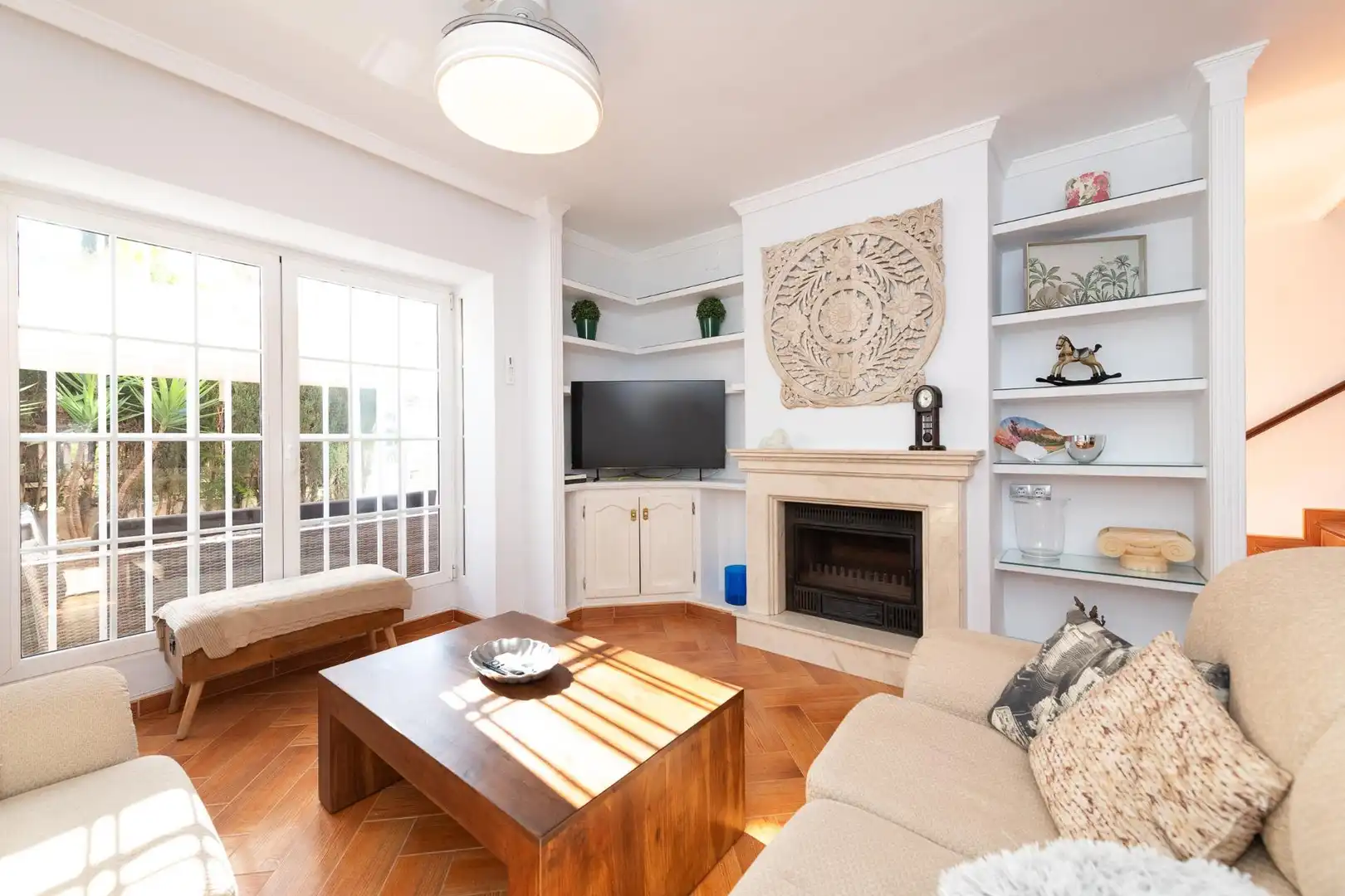 Living room of Detached homes for sale in Málaga  with Air Conditioner, Terrace and Community pool