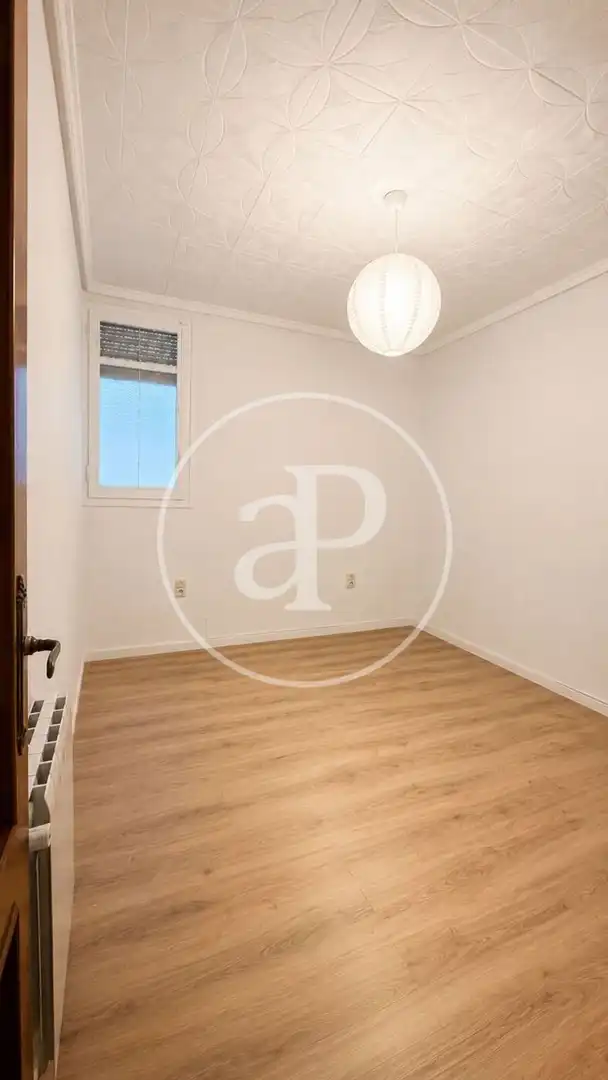 Flat for rent in Valencia  with Air Conditioner, Heating and Balcony