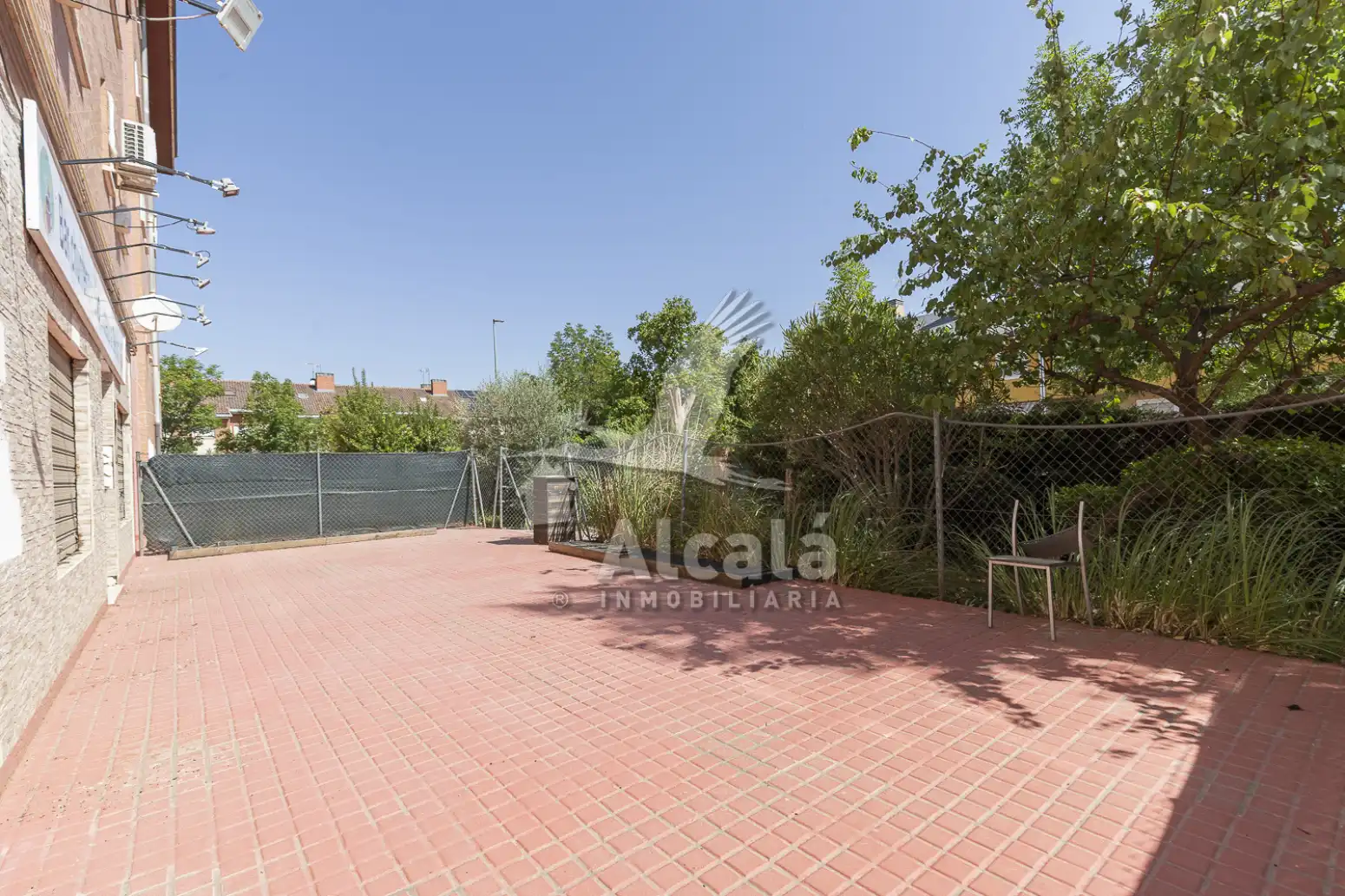 Jardín de Local en venta en Alcalá de Henares