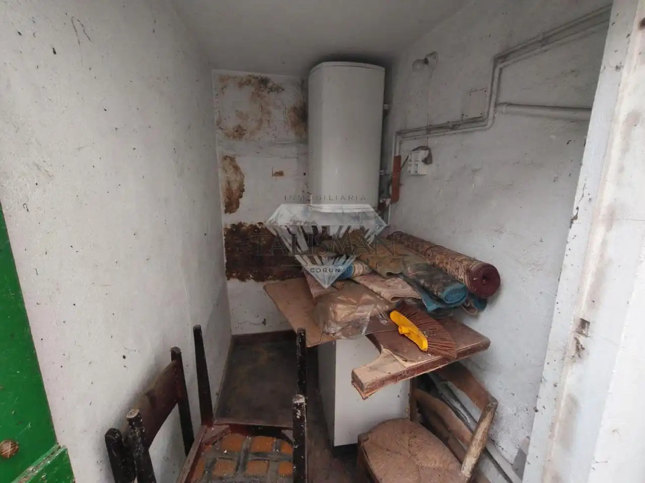 Cuina de Casa adosada en venda en Arteixo amb Calefacció, Jardí privat i Moblat