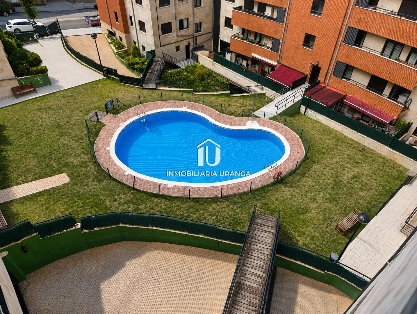 Piscina de Piso en venta en Castro-Urdiales con Calefacción, Terraza y Piscina comunitaria