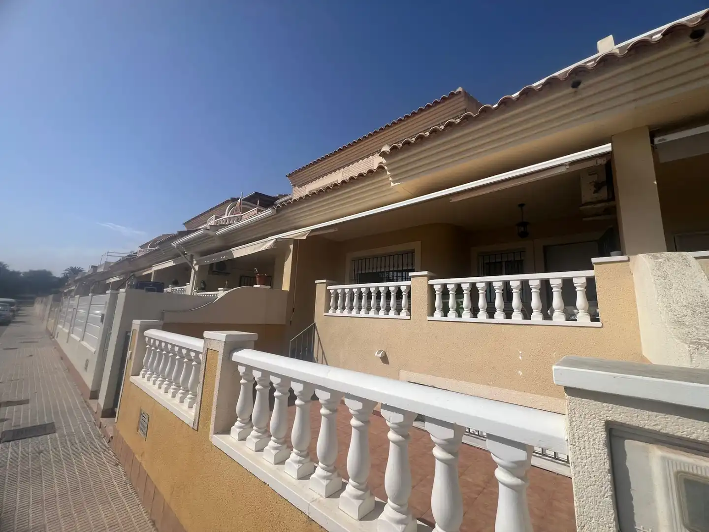 Vista exterior de Casa adosada en venta en San Pedro del Pinatar con Aire acondicionado, Terraza y Trastero