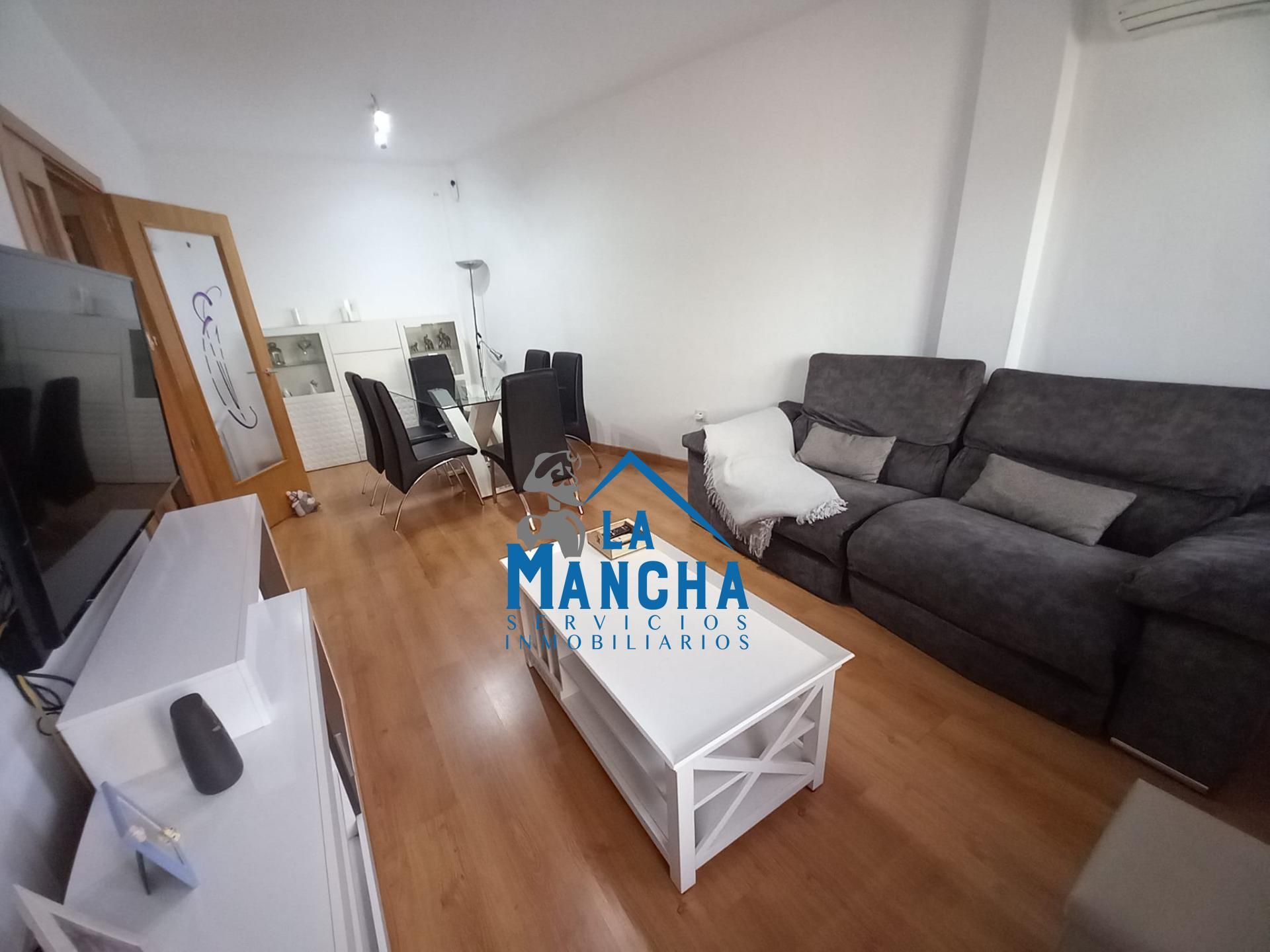 Living room of Flat for sale in Madrigueras  with Heating and Storage room