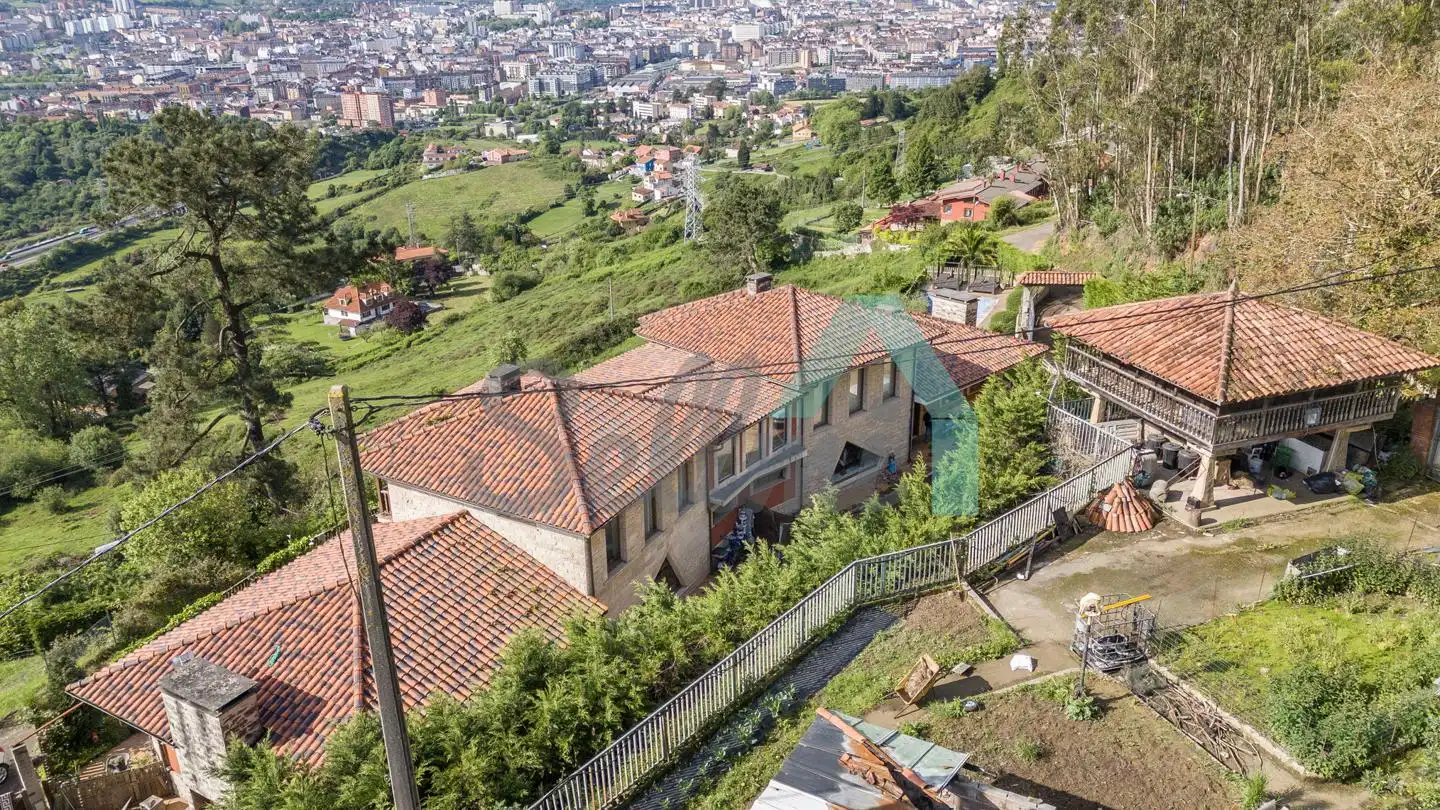 Casa o chalet en venta en Oviedo  con Calefacción, Jardín privado y Parquet