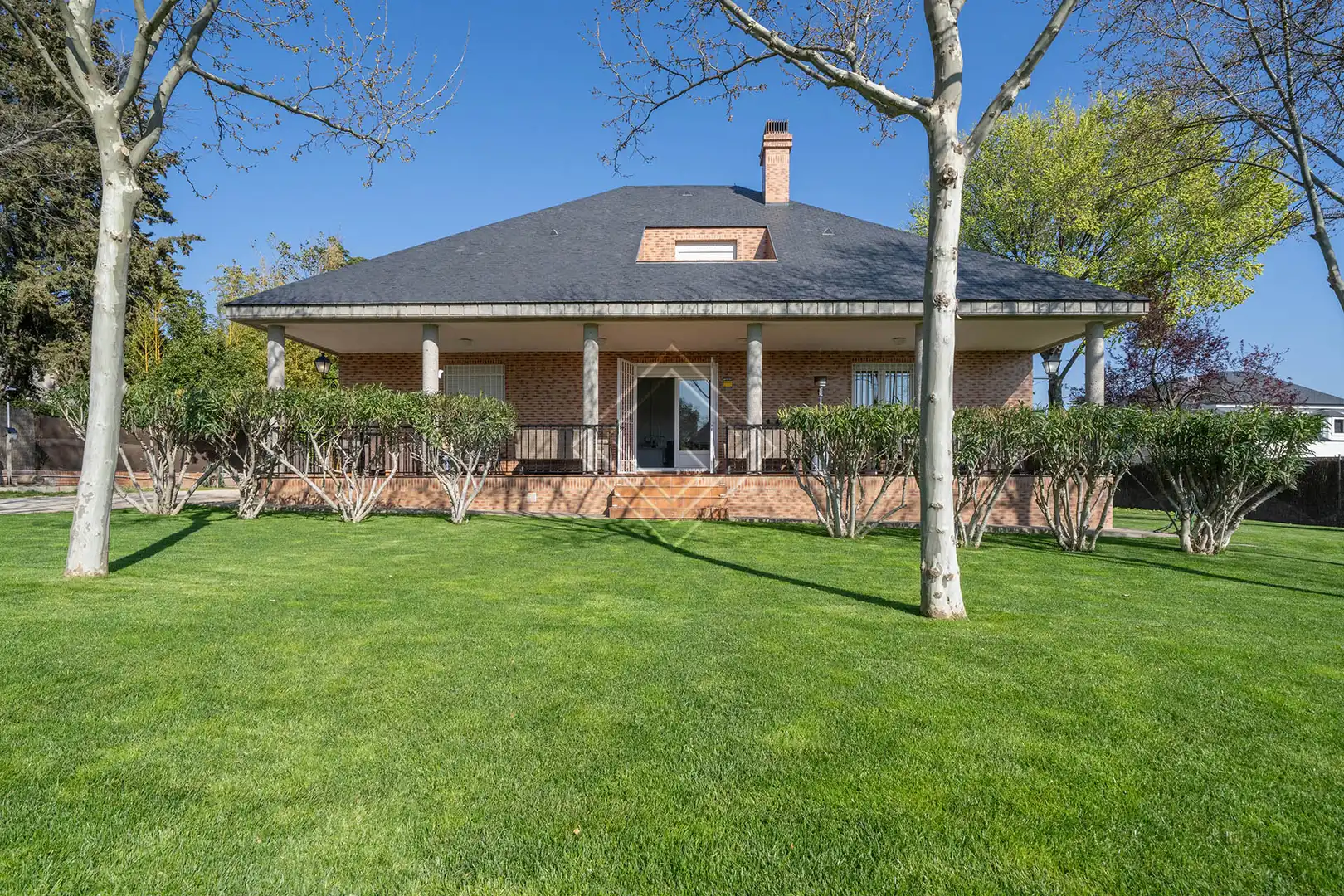 Exterior view of Houses for sale in  Madrid Capital  with Heating, Private garden and Terrace