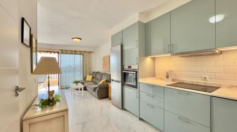 Foto 2 de Piso en venta en Caldera, 4, Los Cristianos, Arona