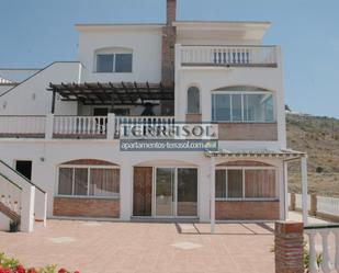 Vista exterior de Casa o xalet en venda en Torrox amb Jardí privat i Piscina